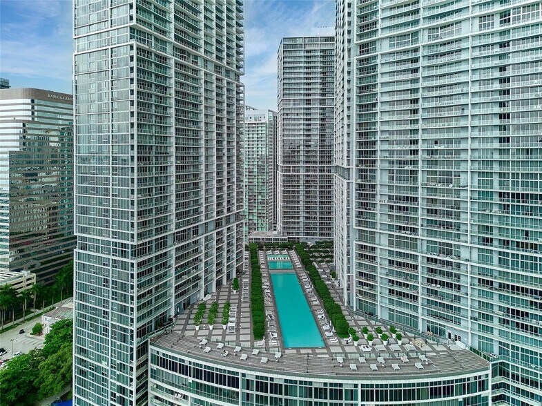 Building Photo - 495 Brickell
