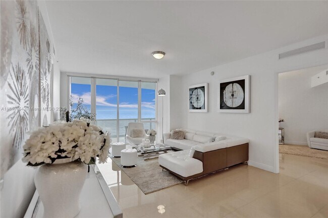 Building Photo - 15901 Collins Ave