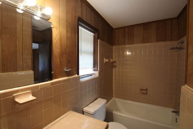 Building Photo - Cozy 2 Bedroom, 1 Bath Duplex in Tyler!