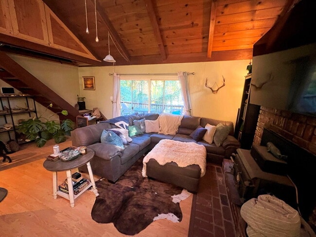 Building Photo - OPEN HOUSE: 1-2 PM Saturday, 11/8  Redwood...