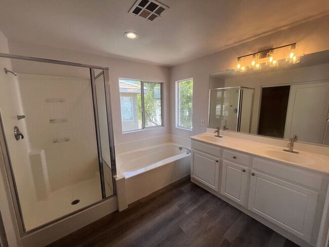 Building Photo - 39790 Monarch Dr