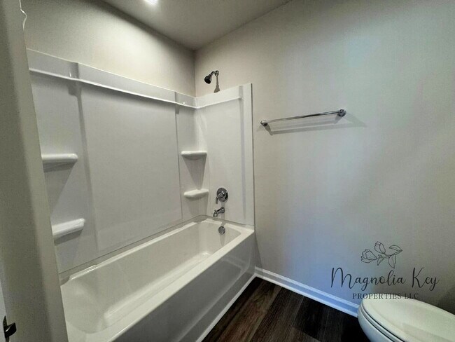 Building Photo - New 3 bed 2.5 bath Townhouse in Forestbrook