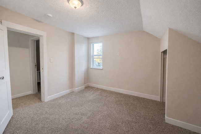 Building Photo - 449 SE 4th Ave