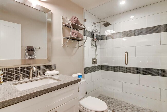 Building Photo - 745 Island Ct