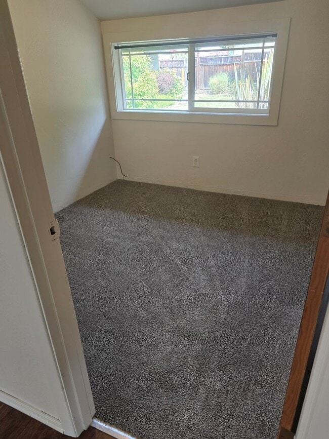 Building Photo - 3 bed 2 bath Family Home for Rent in Grant...