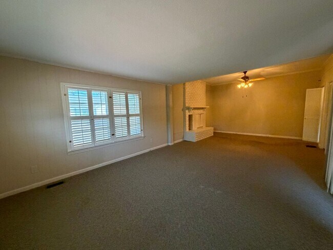Building Photo - 1541 Ebenezer Rd