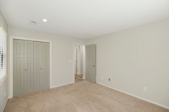 Building Photo - 12 Wallingford Dr