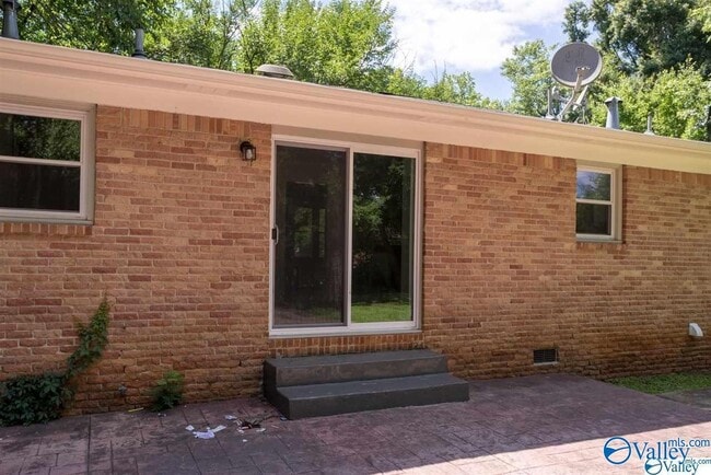 Building Photo - 3508 Lois Ln NW