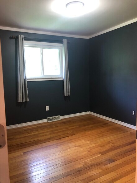 Bedroom - 3585 Culbertson Ave