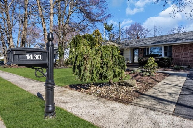 Building Photo - 1430 Kearney Dr