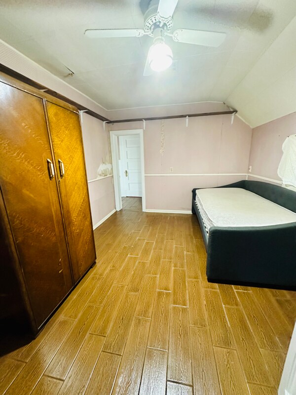 Building Photo - 615 NW Arlington Ave