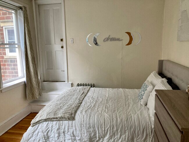 Building Photo - 55 Egmont St