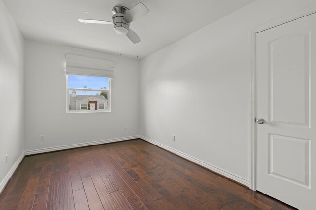 Building Photo - Crown Point 4Bed 3Bath (2 Primary suites) ...
