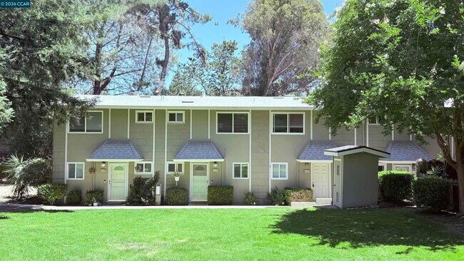 Building Photo - 394 Ilo Ln