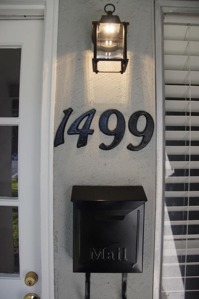 Building Photo - 1499 Hillsdale Ave