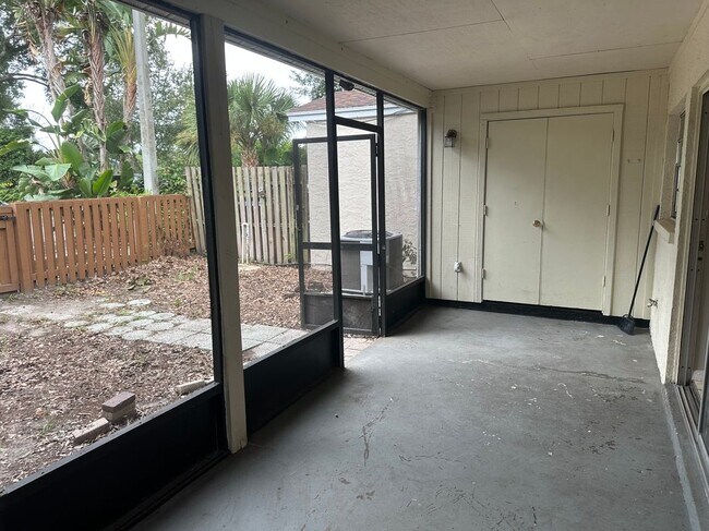 Building Photo - 14752 Morning Dr