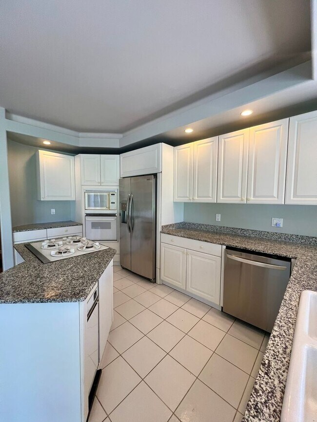 Building Photo - Beautiful 3-Bed 3-Bath home on Semiahmoo G...