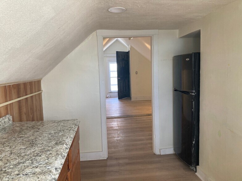 Building Photo - 64 Gray St