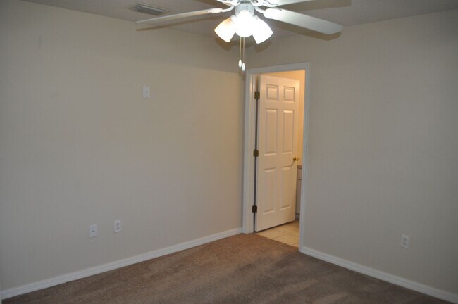 Building Photo - 16 Russman Ln