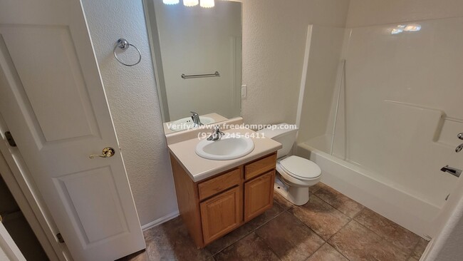 Building Photo - Nice size home near Canyon View Park - 4 b...