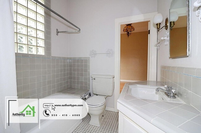 Building Photo - 1804 Chestnut St