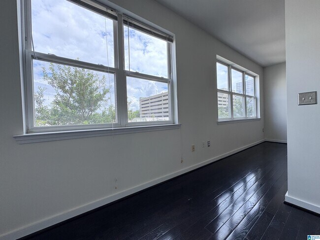 Building Photo - 2020 5th Ave S
