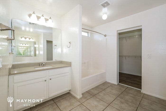 Building Photo - 5166 W Illini St