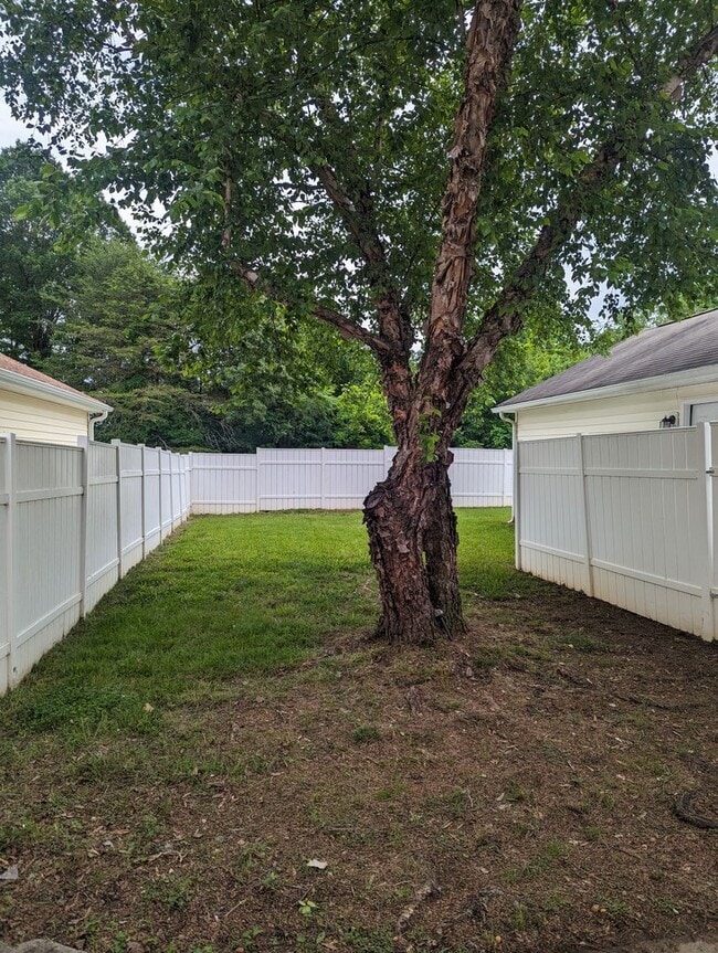 Building Photo - CORNELIUS 3 BEDROOM 2.5 BATH W/FENCED YARD