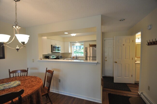 Building Photo - 181 Riverside Townhouses Rd