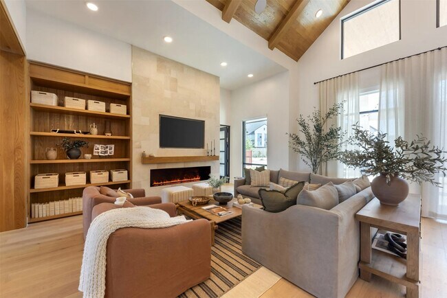 Building Photo - 2908 E Howard Ln