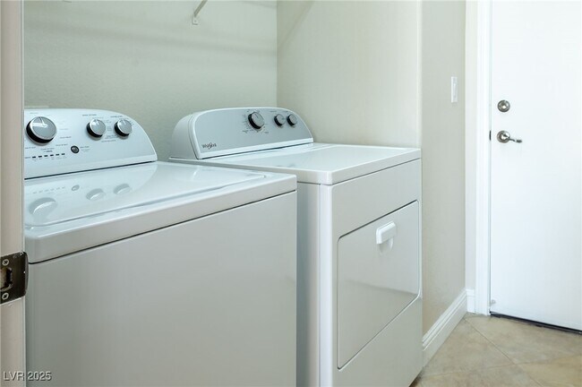 Building Photo - 2313 Scissortail Ct