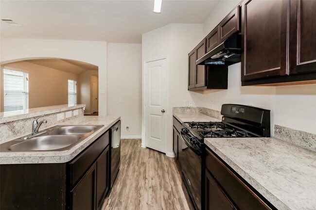 Building Photo - 5707 Kyle Cove Dr