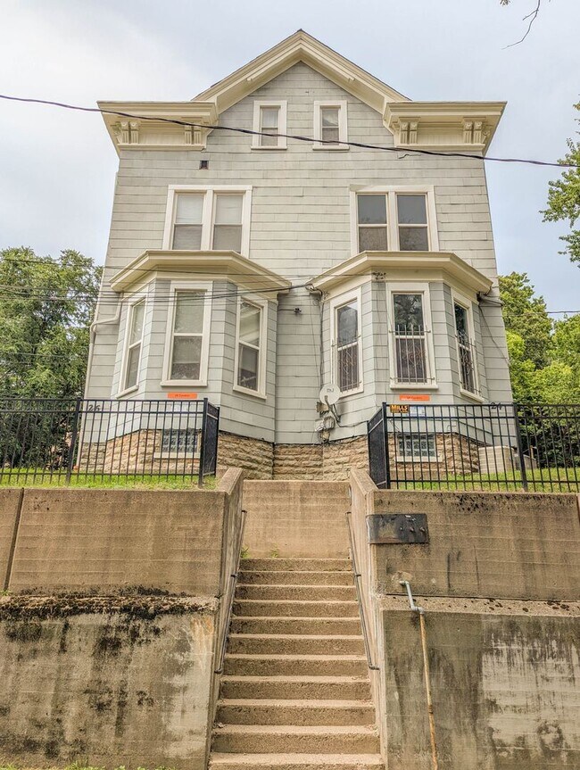 Primary Photo - 26 Conklin St