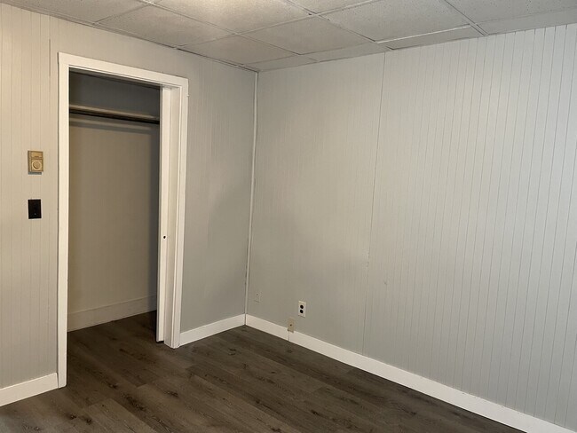 Building Photo - Millpond Manor
