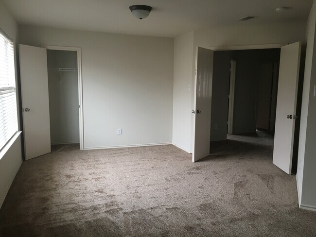 Building Photo - Texas Sized Home 5/3/2