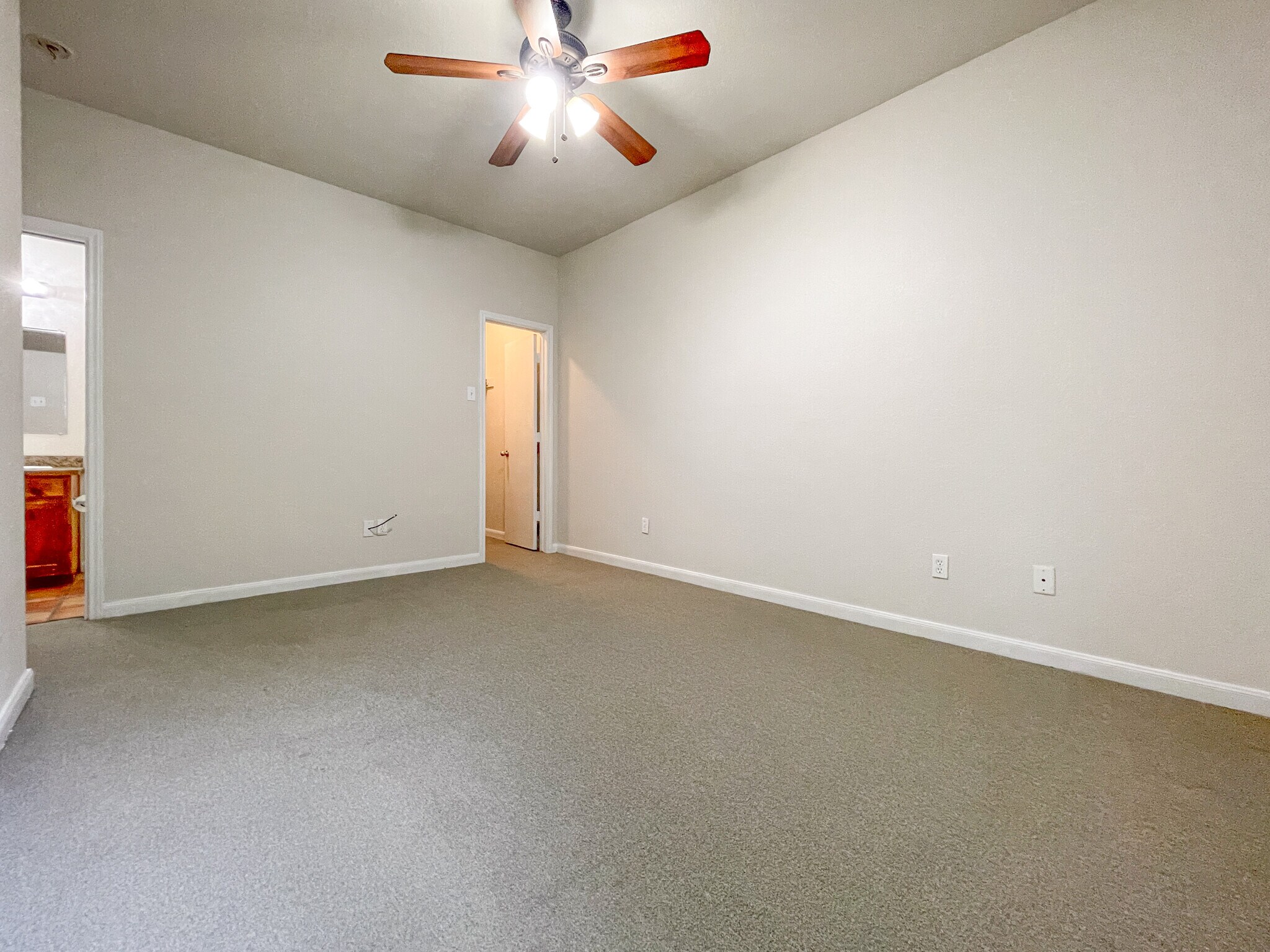 Building Photo - 506 3rd St
