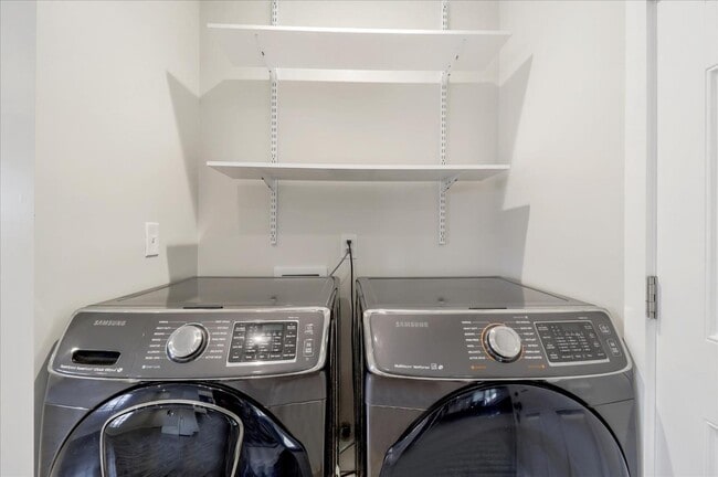 Building Photo - 683 Harbour Way