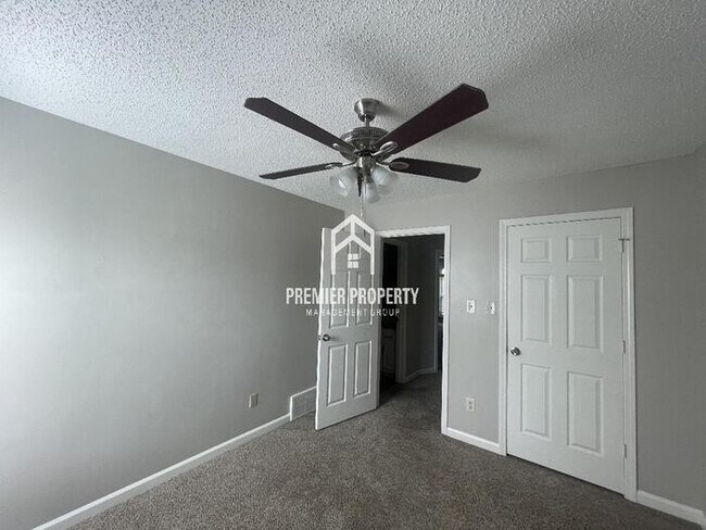 Building Photo - 1585 Wood Farms Dr