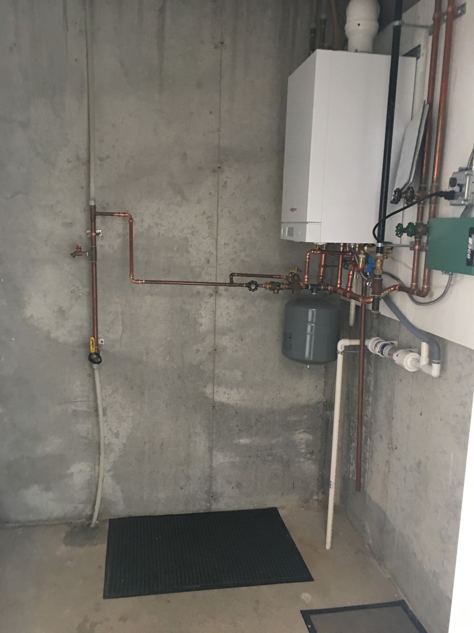 Utility closet. Boiler. Water shutoff. Cable wires. - 14 Heron Cove Dr