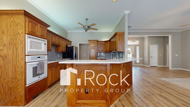 Building Photo - Need space? Take a look at this 4 Bedroom/4.5 Bathroom Home in SW Edmond!