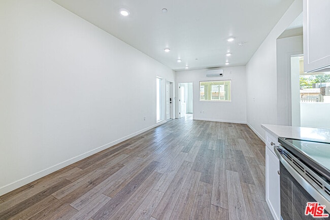 Building Photo - 5912 Satsuma Ave