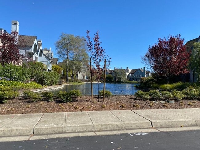 Building Photo - 15 Invincible Ct