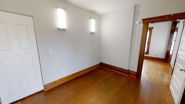 Building Photo - 297 E 16th Ave