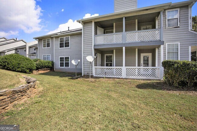 Building Photo - Like New! 2 bedroom 2 bathroom end unit condo! Must see!