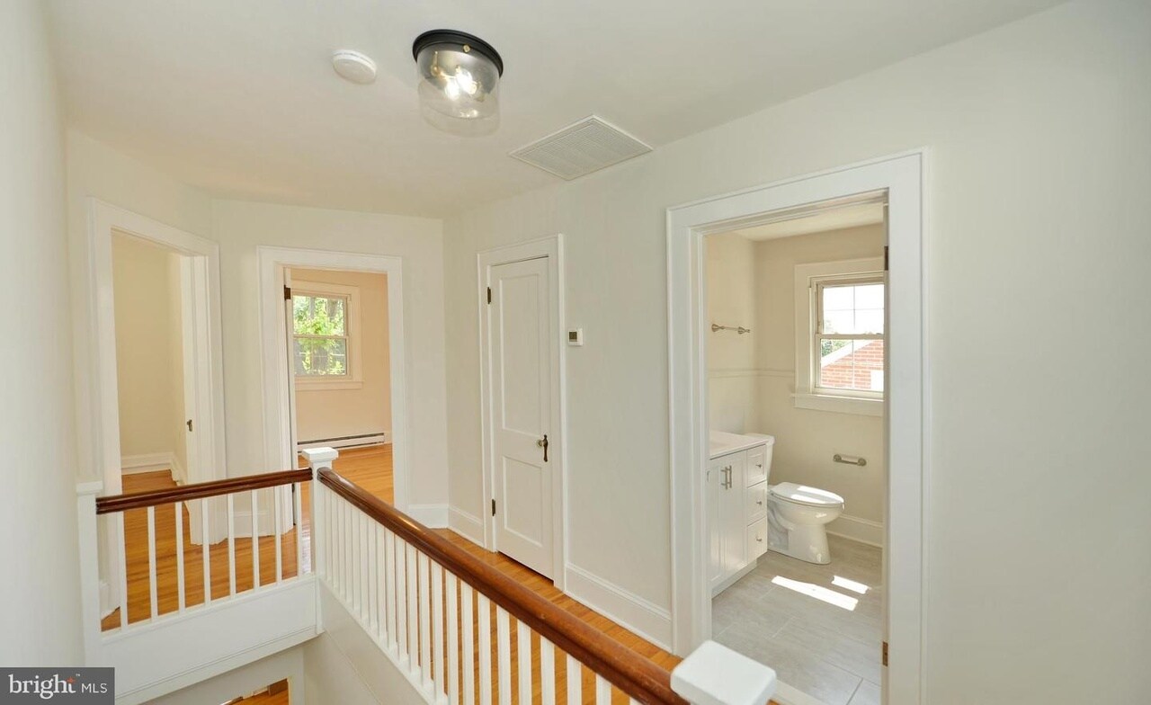 Building Photo - 31 W Whitlock Ave