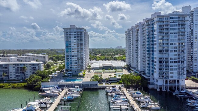 Building Photo - 18081 Biscayne Blvd