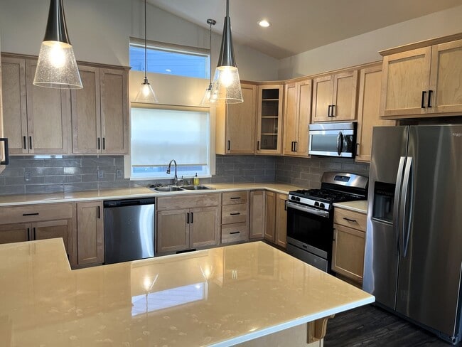 Building Photo - Built In 2021 - High End 2/2 Home With Full Access To Onsite Recreation Center With Pool!