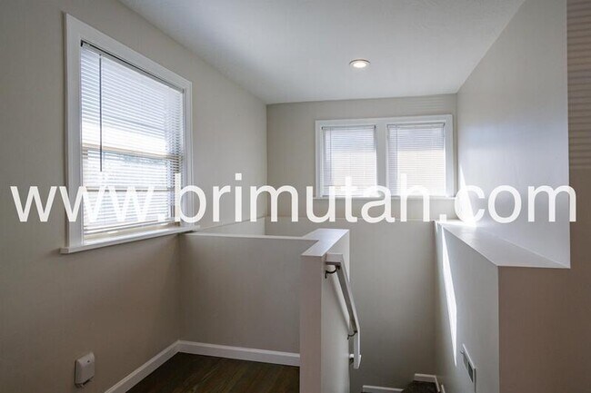 Building Photo - 1572 E Kensington Ave