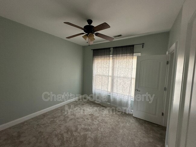 Building Photo - 9936 Falcon Crest Dr