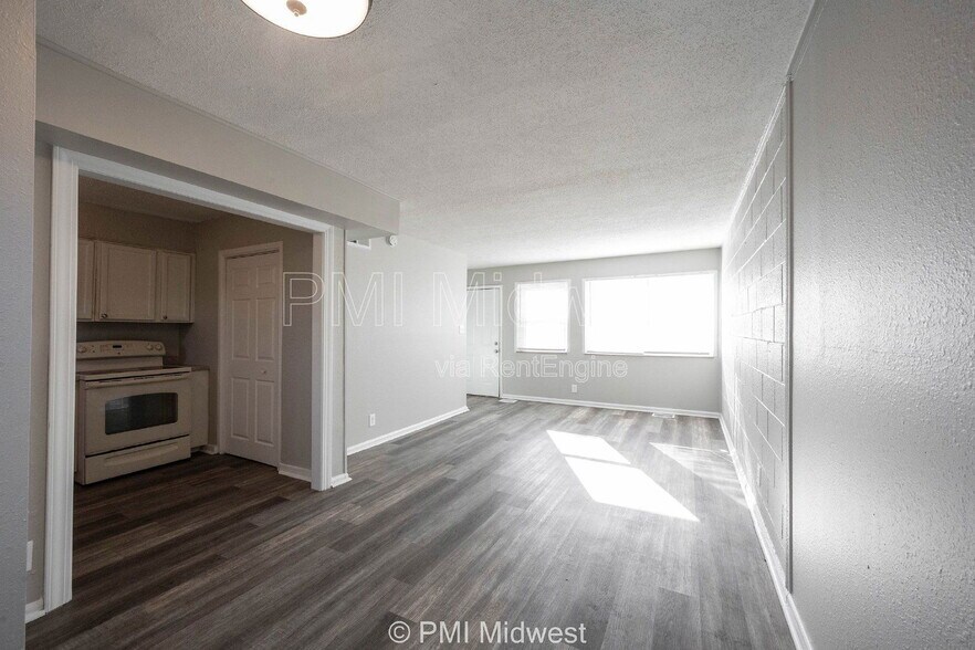 Building Photo - 6050 E 16th St